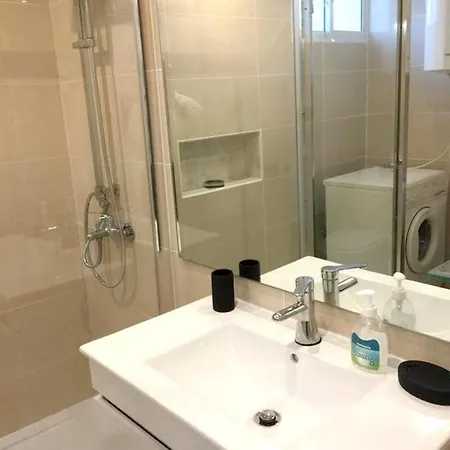 Lägenhet With 2 Bedrooms In Praia Da Rocha With Furnished Terrace And Wifi 100 M From The Beach Portimão