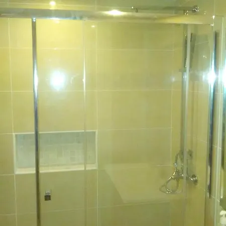 Lägenhet With 2 Bedrooms In Praia Da Rocha With Furnished Terrace And Wifi 100 M From The Beach